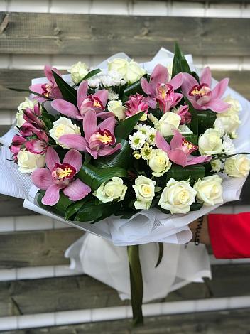 Букет цветов из: Розы и Хризантемы в Спасске Пензенской области