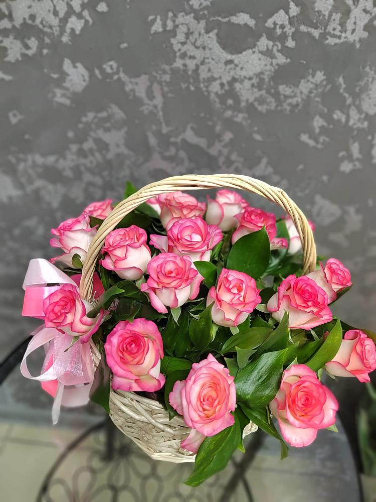 Цветочная композиция из Розы в корзине в Спасске Пензенской области
