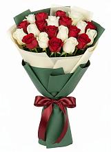 Букет Микс из красных и белых роз в Спасске Пензенской области
