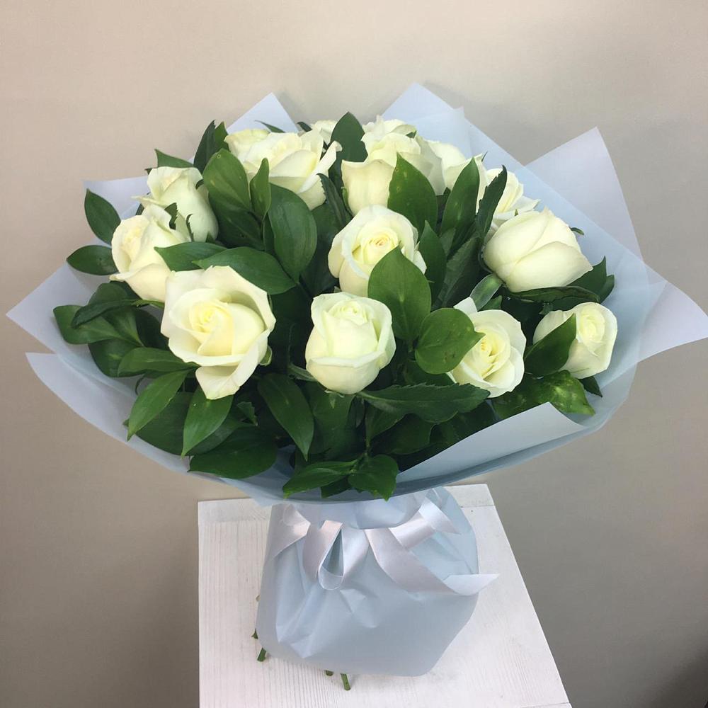 Букет 15 Белых роз Проуд в Спасске Пензенской области