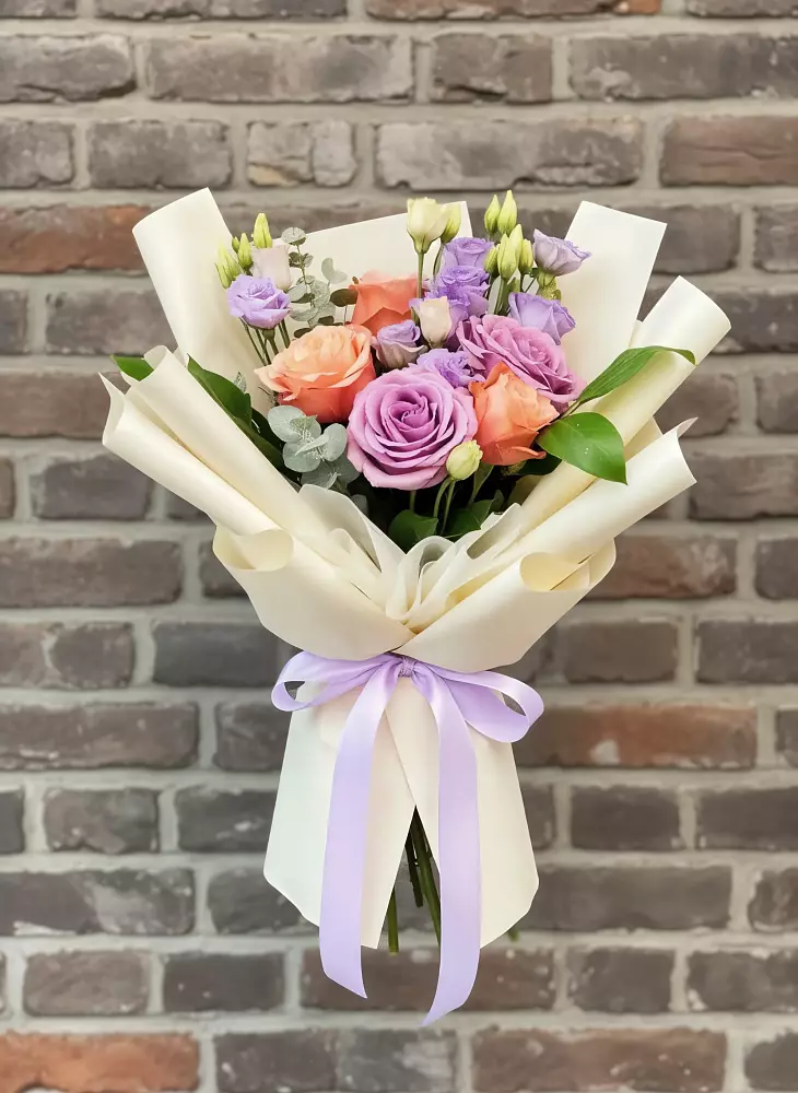 Букет цветов из: Лизиантусы и Розы в Спасске Пензенской области