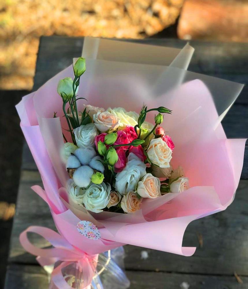 Букет цветов из: Розы и Лизиантусы в Спасске Пензенской области