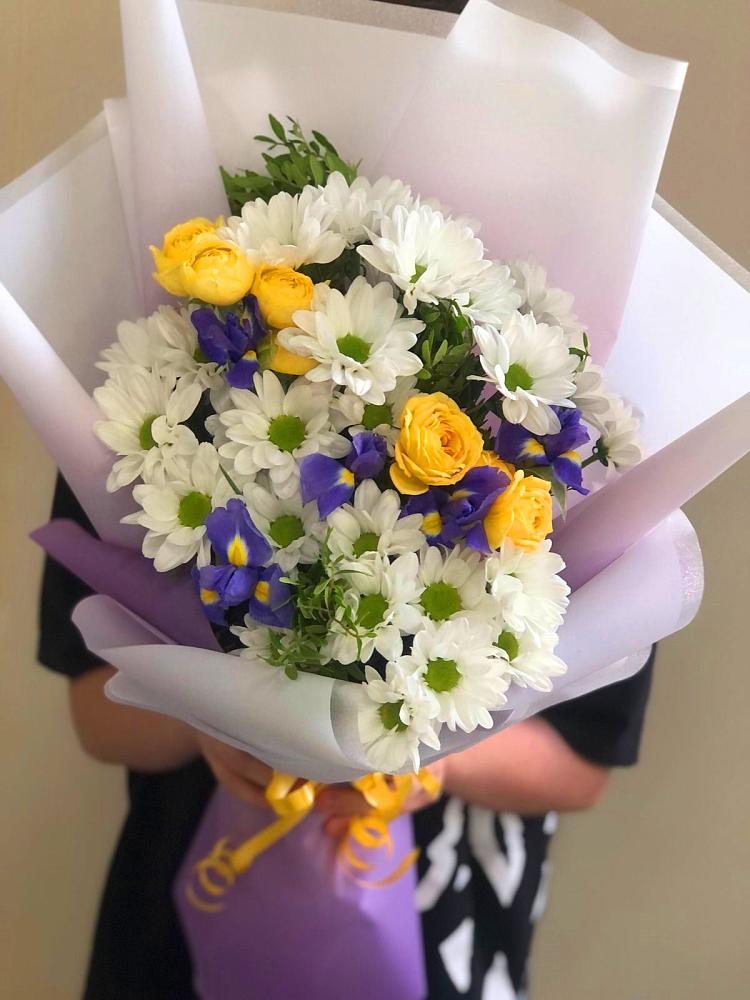 Букет цветов из: Ирисы, Хризантемы и Розы в Спасске Пензенской области