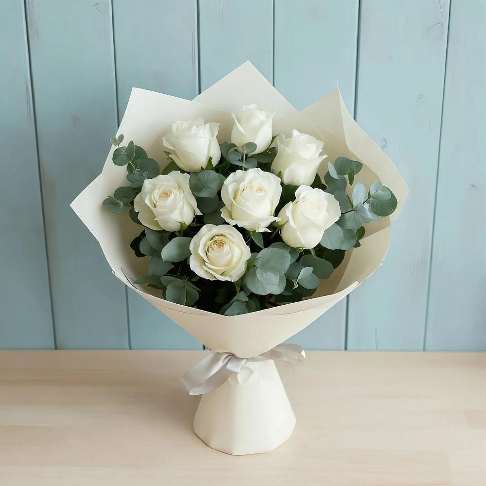 Букет Белые розы в Эвкалипте в Спасске Пензенской области