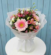 Букет цветов из:  Герберы, Альстромерии и Лизиантусы в Спасске Пензенской области
