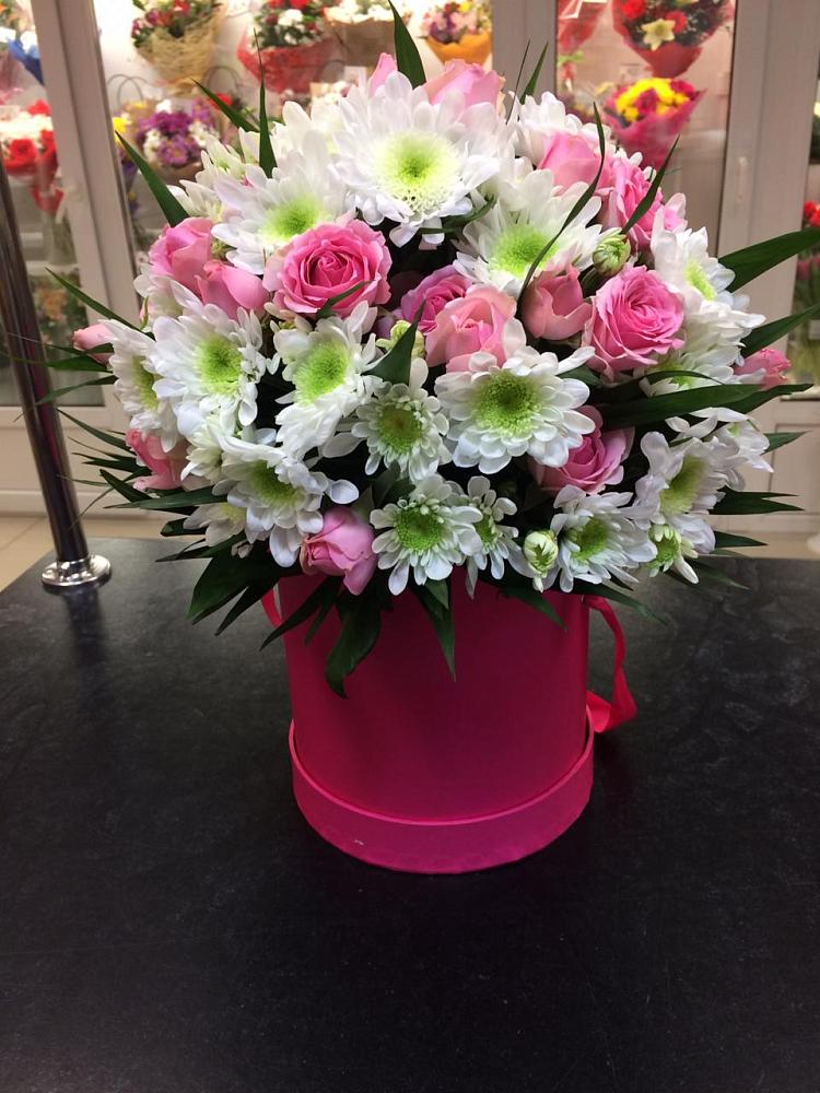 Цветочная композиция из Розы и Хризантемы в шляпной коробке в Спасске Пензенской области