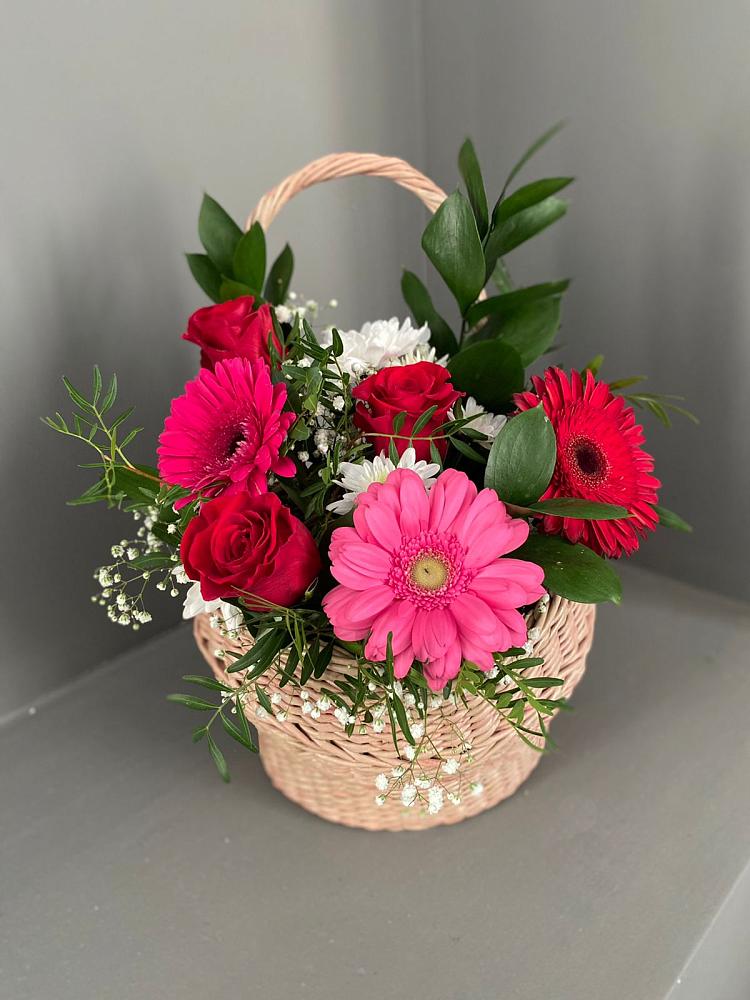 Цветочная композиция из Розы, Хризантемы и Герберы в корзине в Спасске Пензенской области