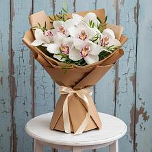 Букет цветов из:  Орхидеи и Розы в Спасске Пензенской области
